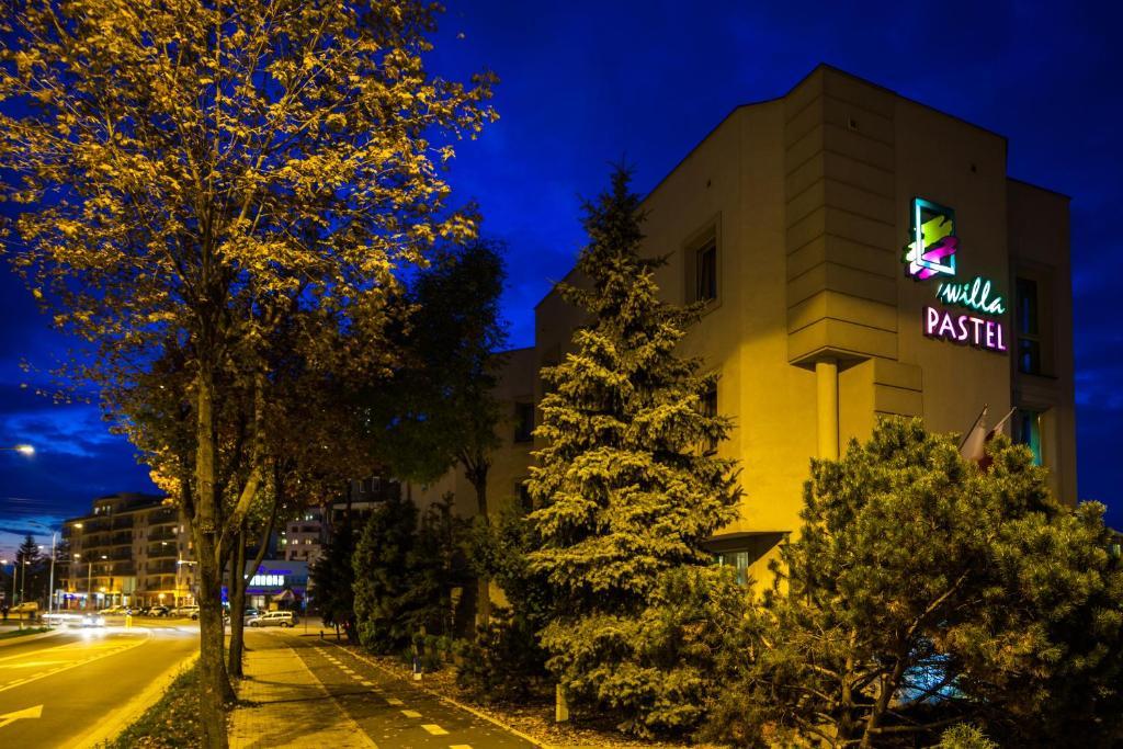 薇拉帕斯特尔别墅酒店 比亚韦斯托克 外观 照片